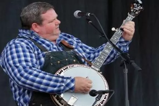 Gary Biscuit performing on banjo