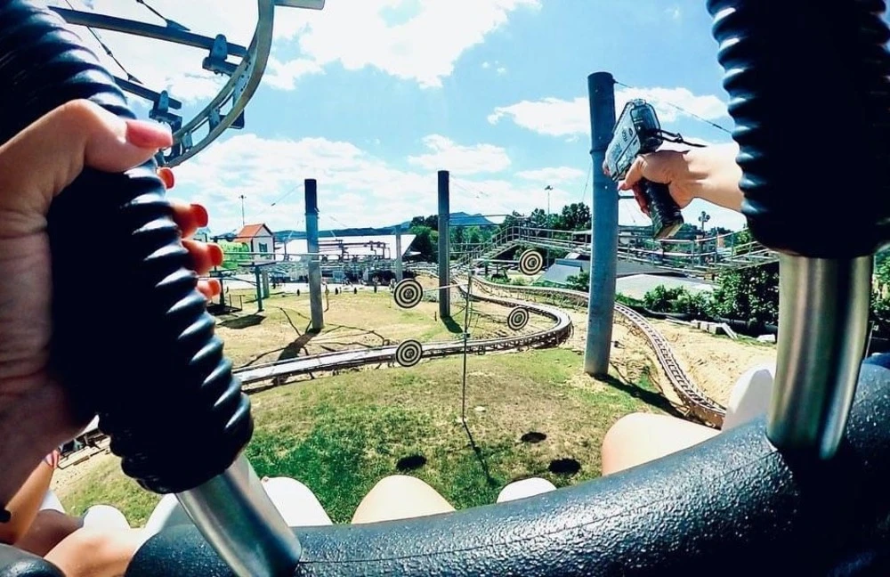 shooting targets from Rowdy Bear's Ski Lift Shootout Coaster